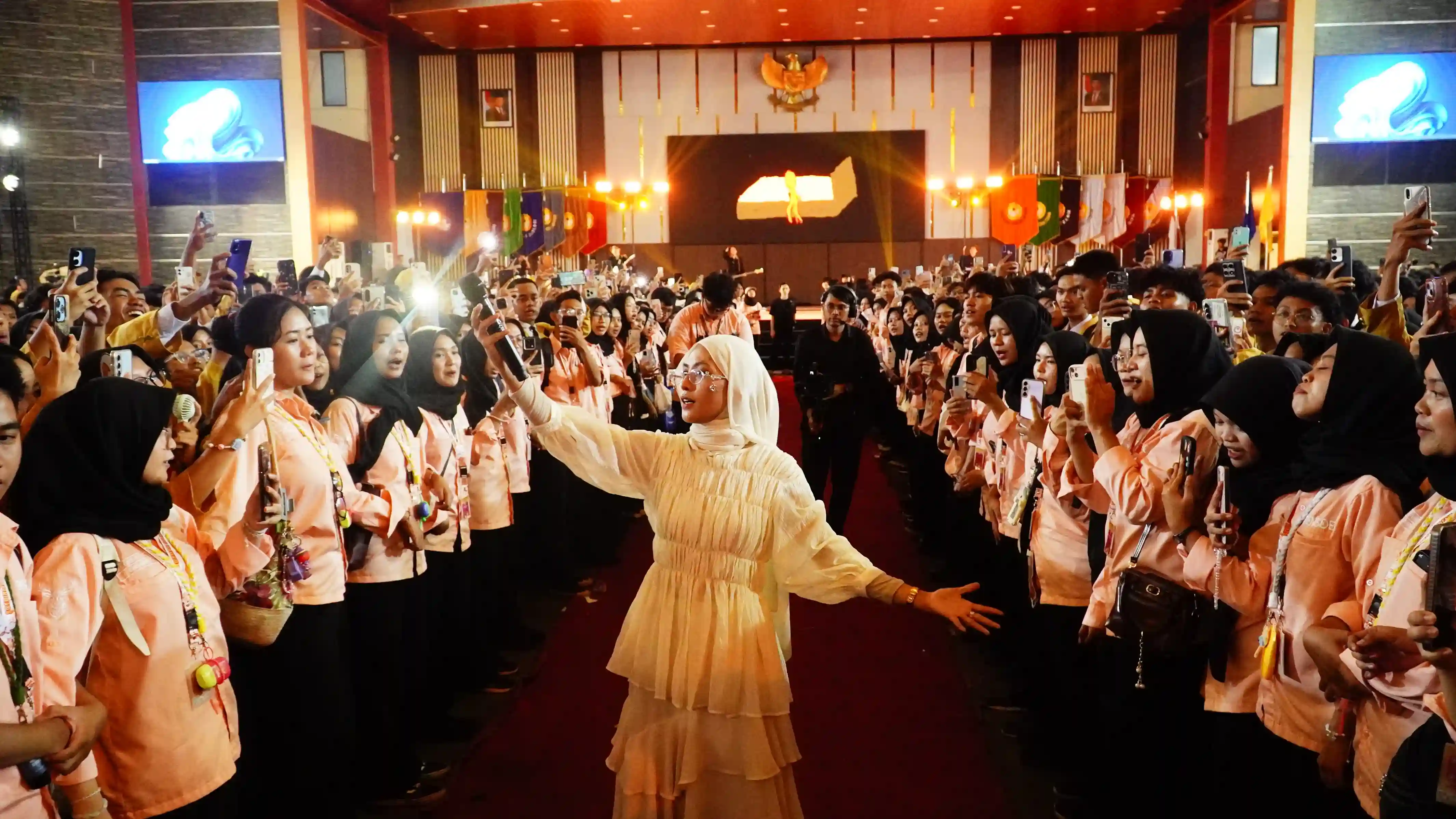 Closing Ceremony & Guest Star (Feby Putri) Foto